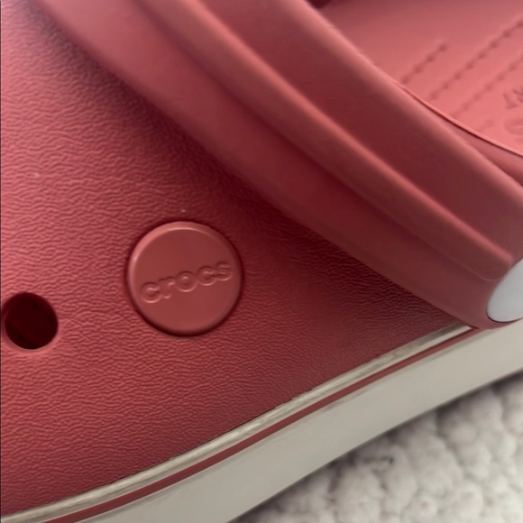 Women’s/Kids Pink Clogs Size 6-4 iconic CROCS Comfort clogs - Picture 5 of 15